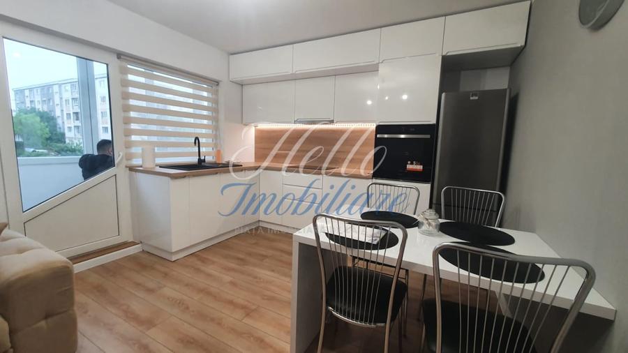 Apartament cu 3 camere decomandat în Între Lacuri
