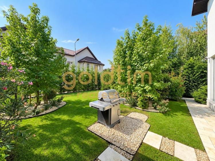 Duplex cu 5 camere cu Canalizare în Corbeanca