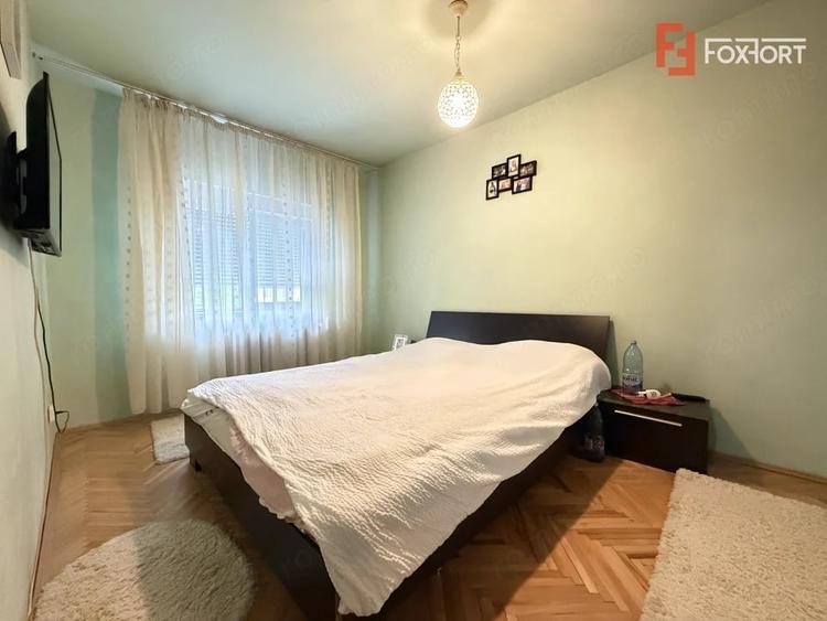 Apartament cu 3 camere semidecomandat în Lipovei