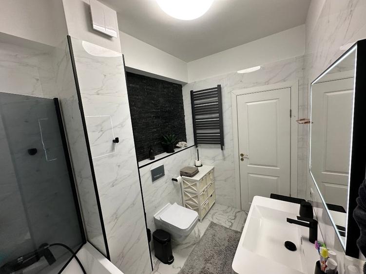 Apartament cu 2 camere decomandat, mobilat în Central