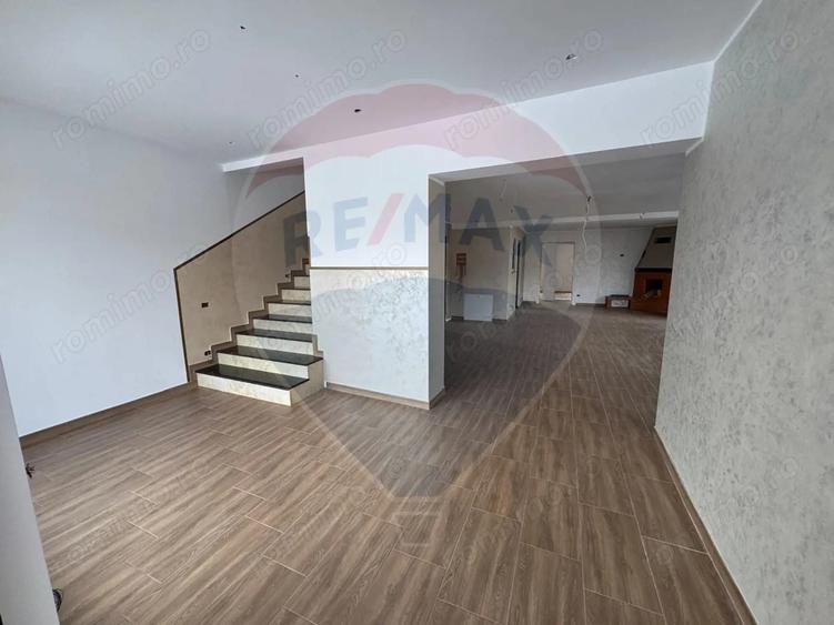 Casă cu Teren 1550 Mp în Dărmănești