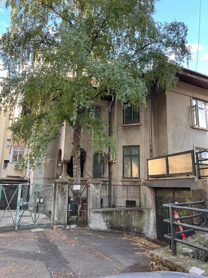 Casă cu 4 camere în Cișmigiu