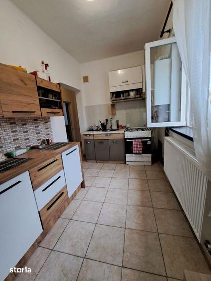 Apartament cu 3 camere semidecomandat în Central