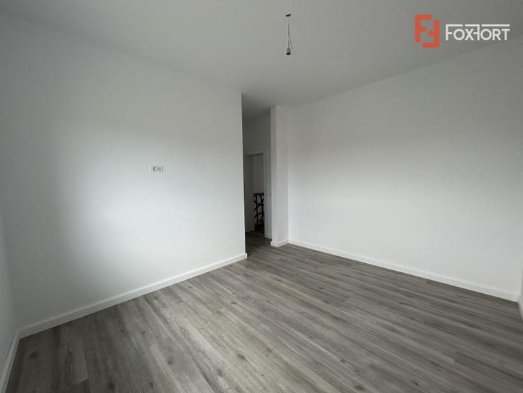 Duplex cu 5 camere cu Canalizare în Ghiroda
