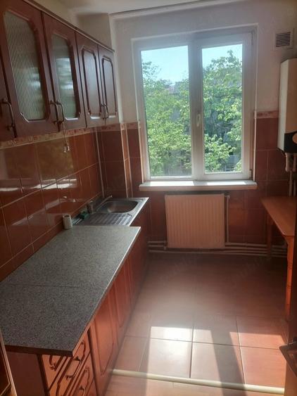 Apartament cu 3 camere semidecomandat în Exterior Vest