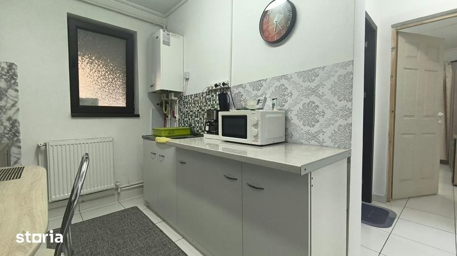 Apartament cu 4 camere decomandat în Piața Centrală