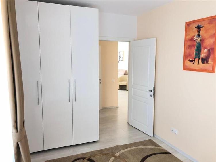 Apartament cu 3 camere semidecomandat, mobilat în Zorilor