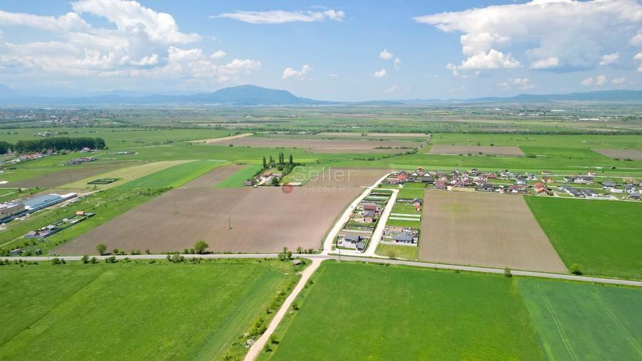 Teren Construcții intravilan de 31800 mp, în Sânpetru