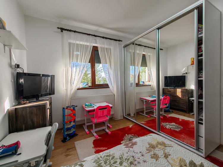 Casă individuală cu 5 camere cu Teren 500 Mp în Săbăreni