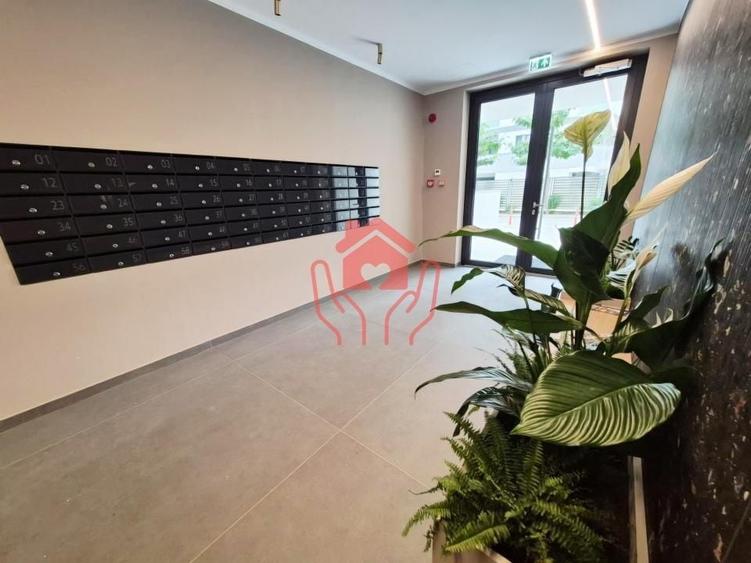 Apartament cu 4 camere semidecomandat, mobilat în Băneasa