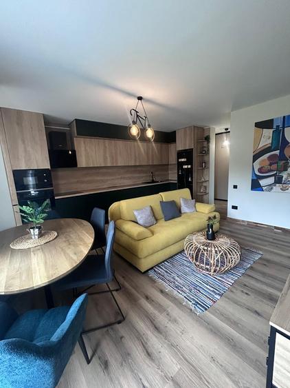 Apartament cu 3 camere semidecomandat în Florești — fotografia 1