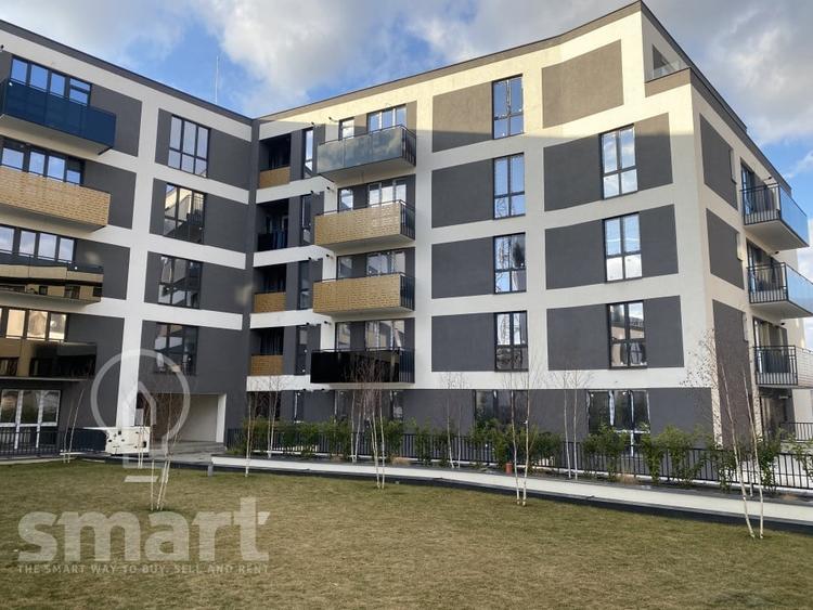 Apartament cu 3 camere semidecomandat în Florești