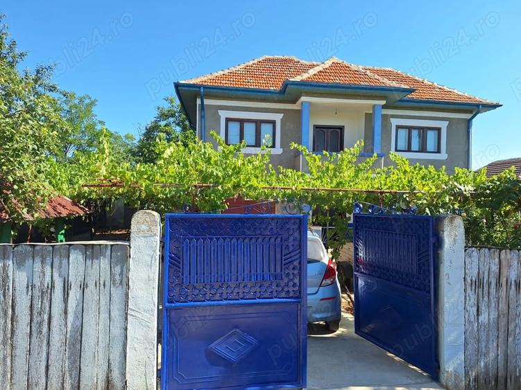 Casă cu 6 camere cu Teren 800 Mp în Pădina