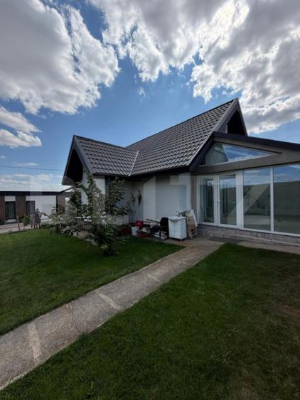 Casă cu 4 camere cu Teren 300 Mp în Central
