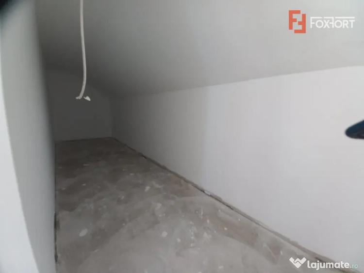 Casă cu 4 camere cu Teren 259 Mp în Plopi