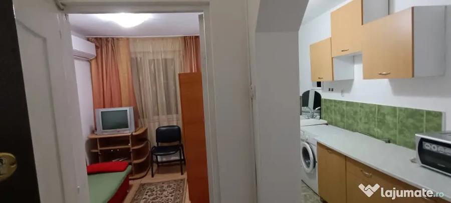 Garsonieră decomandată în Rogerius