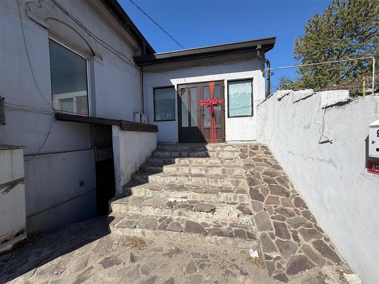 Casă cu 5 camere cu Teren 25 Mp în Păcurari
