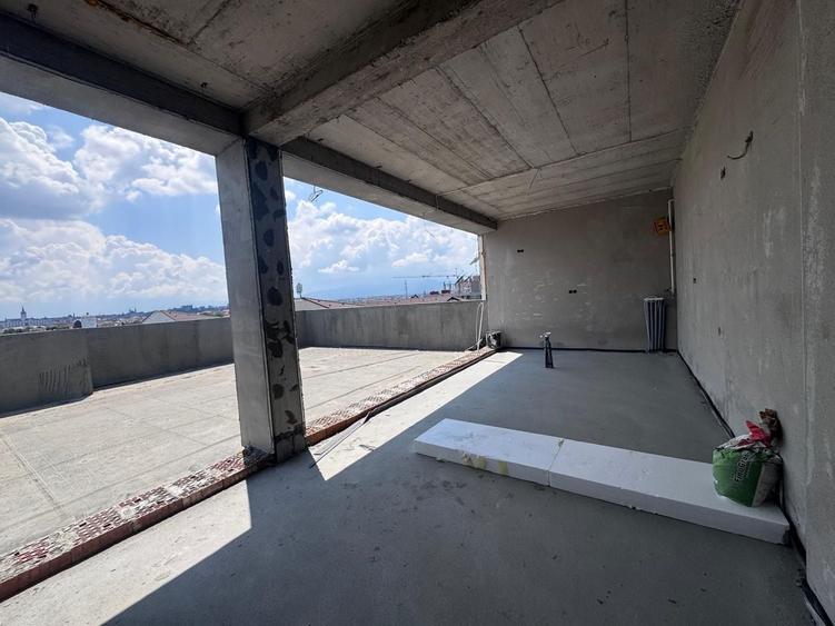Penthouse cu 3 camere decomandat în Țiglari