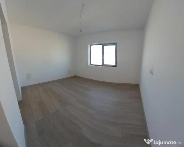 Casă cu 3 camere cu Teren 300 Mp în Central
