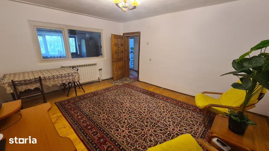 Casă cu 5 camere cu Teren 475 Mp în Central