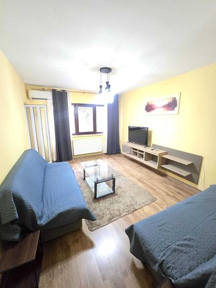 Apartament cu 2 camere decomandat în Hala Centrală