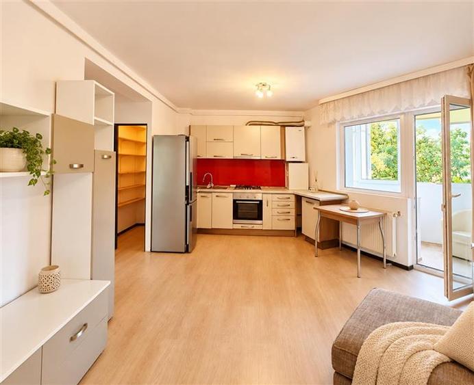 Apartament cu 2 camere decomandat, mobilat în Tractorul