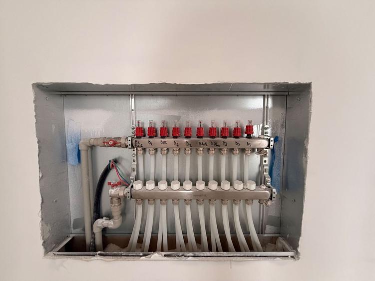 Apartament cu 2 camere decomandat în 1 Mai