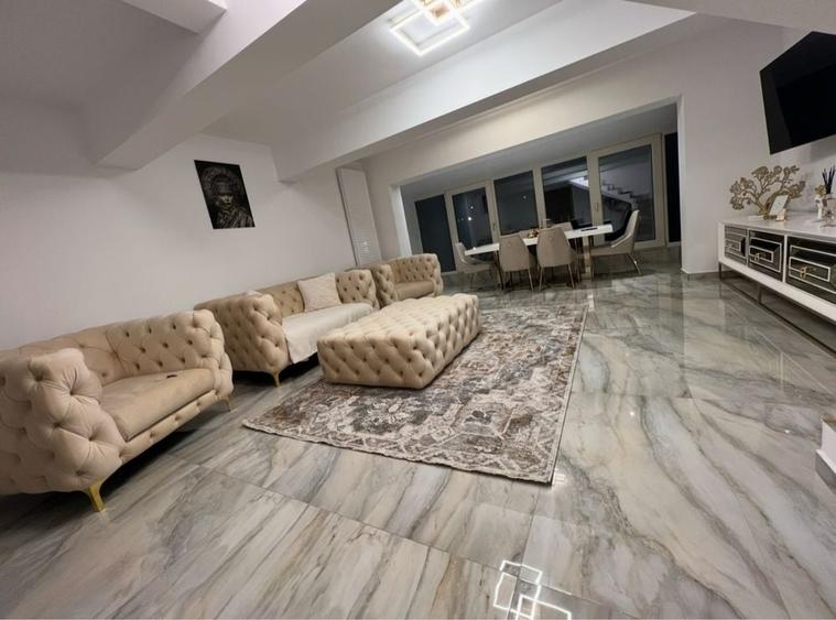 Apartament cu 4 camere decomandat în Central