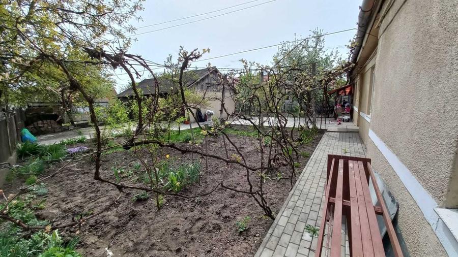 Casă cu 3 camere cu Teren 1100 Mp în Central
