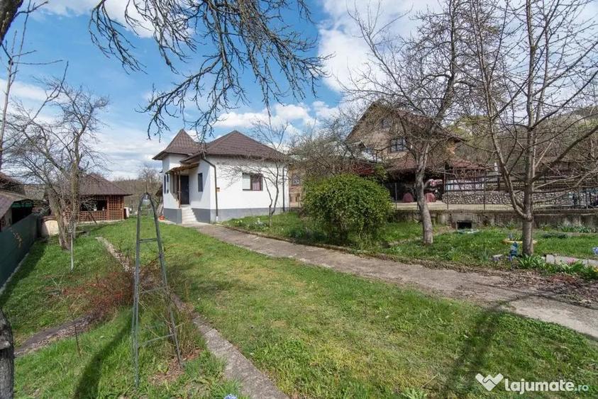 Casă cu 3 camere cu Teren 1000 Mp în Văcarea