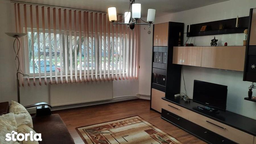 Apartament cu 4 camere decomandat în Central