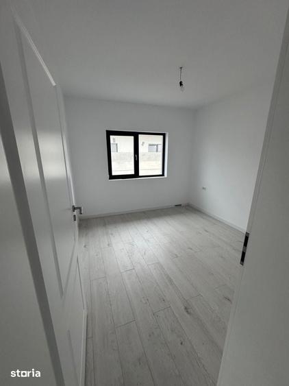 Casă cu 4 camere cu Teren 400 Mp în Olteni
