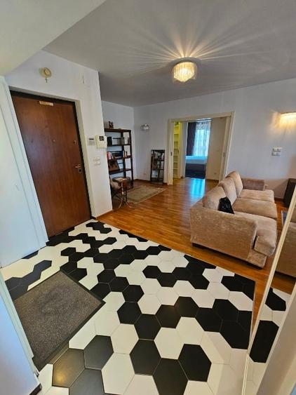Apartament cu 3 camere decomandat în Sisești