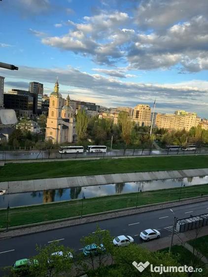 Apartament cu 3 camere decomandat în Podu Roș