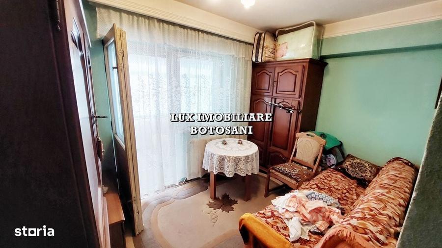 Apartament cu 4 camere decomandat în Central