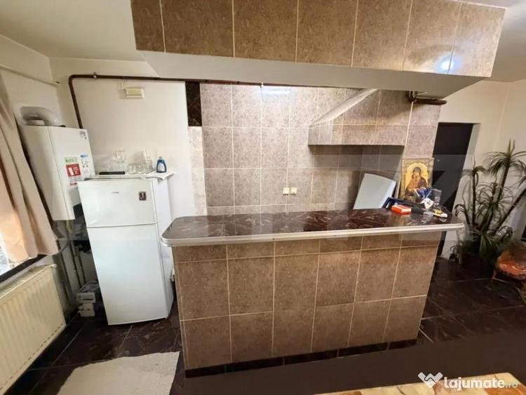 Apartament cu 3 camere decomandat, mobilat în Calea București