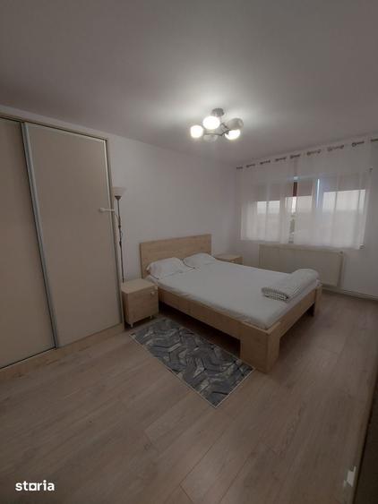 Apartament cu 3 camere decomandat în Micro 4