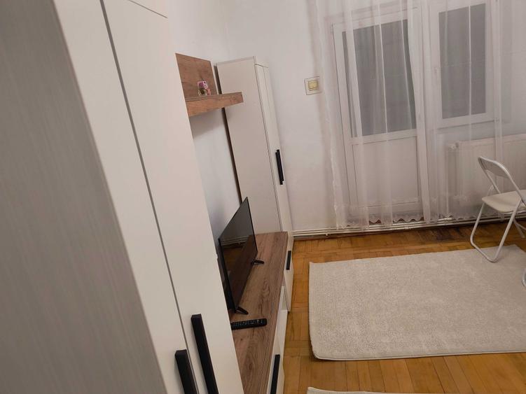 Apartament cu 3 camere decomandat în Păcurari