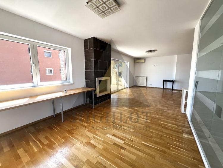 Apartament cu 4 camere decomandat, mobilat în Iancu Nicolae