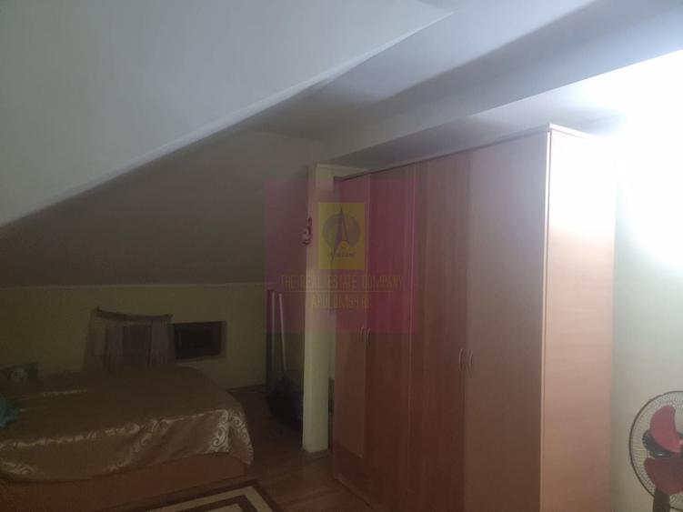 Casă individuală cu 7 camere cu Canalizare în Islaz