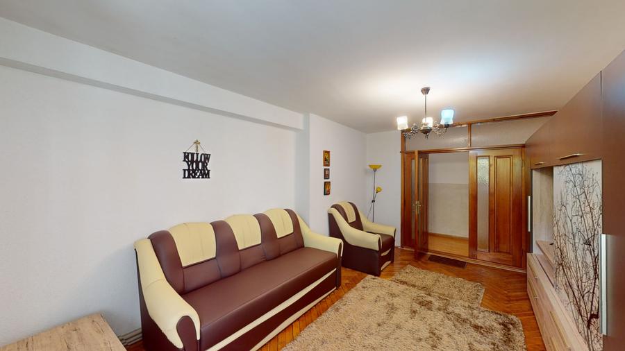 Apartament cu 4 camere decomandat, mobilat în Central