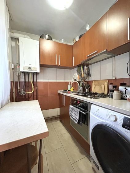 Apartament cu 3 camere semidecomandat, mobilat în P-ța Doina