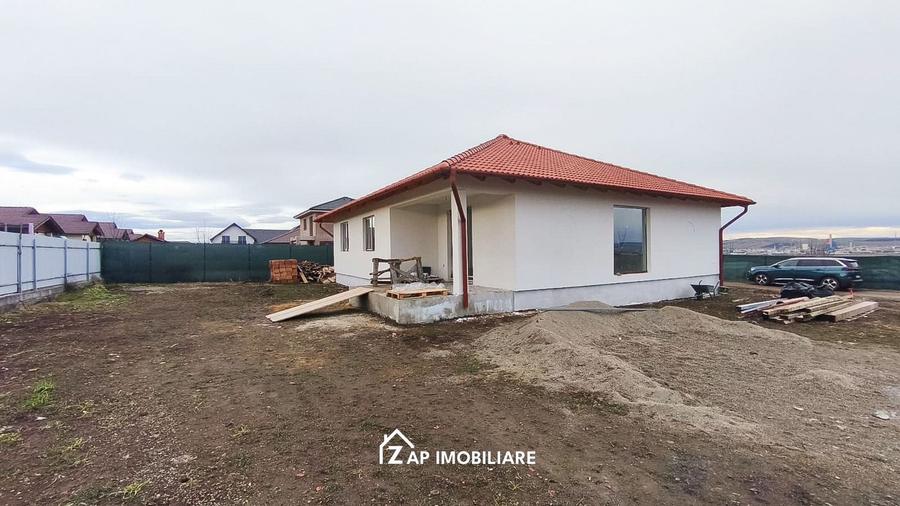 Casă individuală cu 4 camere cu Canalizare în Nazna