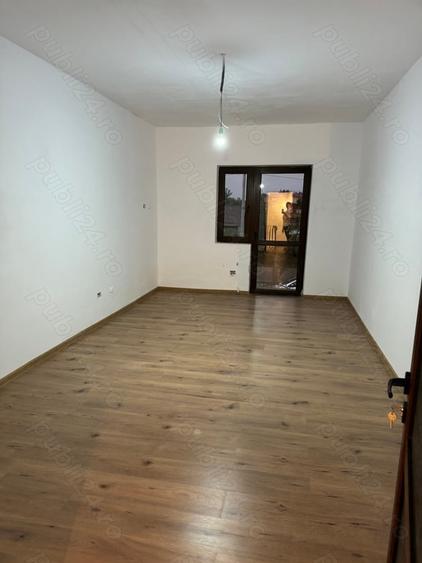 Casă cu 5 camere cu Teren 250 Mp în Chercea