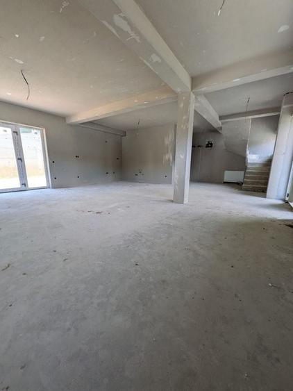 Duplex cu 4 camere cu Canalizare în Florești