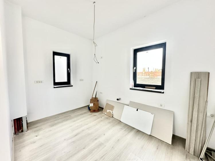 Duplex cu 3 camere cu Canalizare în Moșnița Nouă
