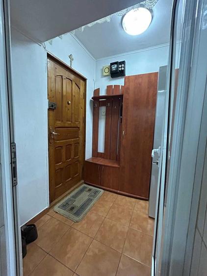 Apartament cu 3 camere semidecomandat în Dacia