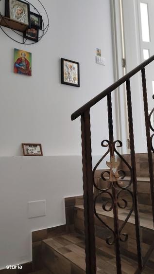 Casă cu 4 camere cu Teren 530 Mp în Răzvad