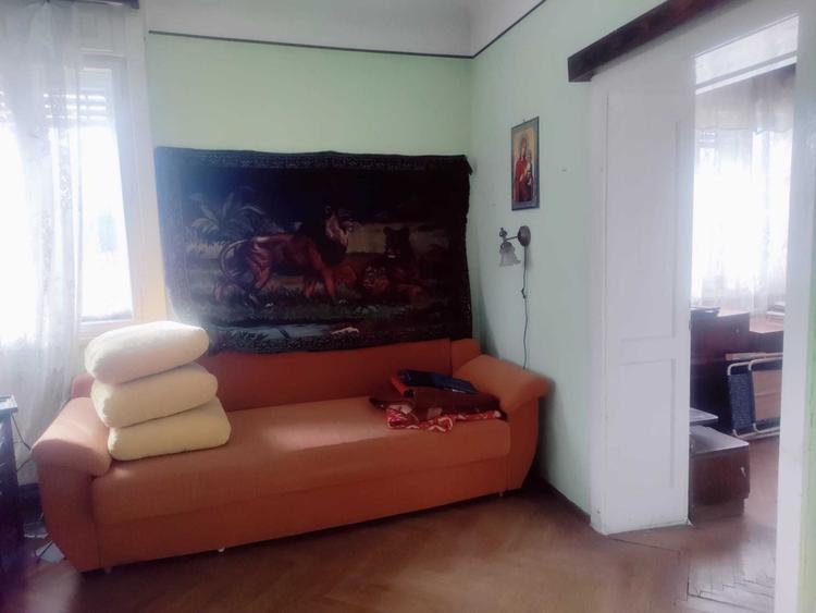 Casă cu 4 camere în Dâmbul Rotund