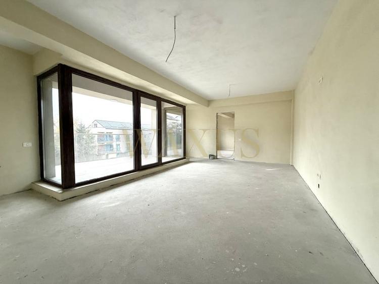 Apartament cu 3 camere semidecomandat în Borhanci